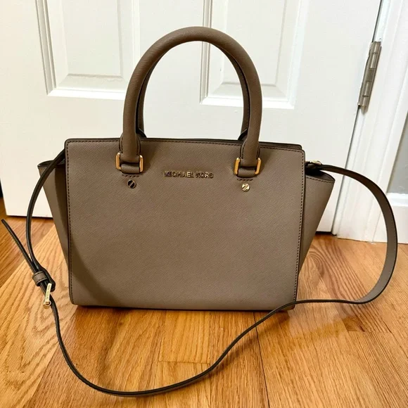 Michael Kors Medium Satchel Purse - Picture 2 of 4